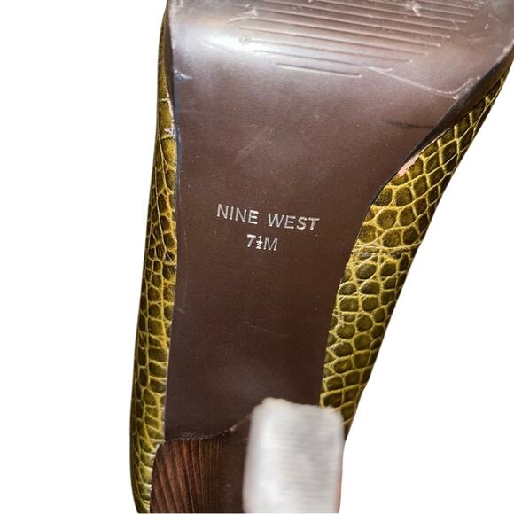 Nine West Women’s 7 1/2 Green Heels Dark Green Reptile Look Leather heel - Picture 8 of 10